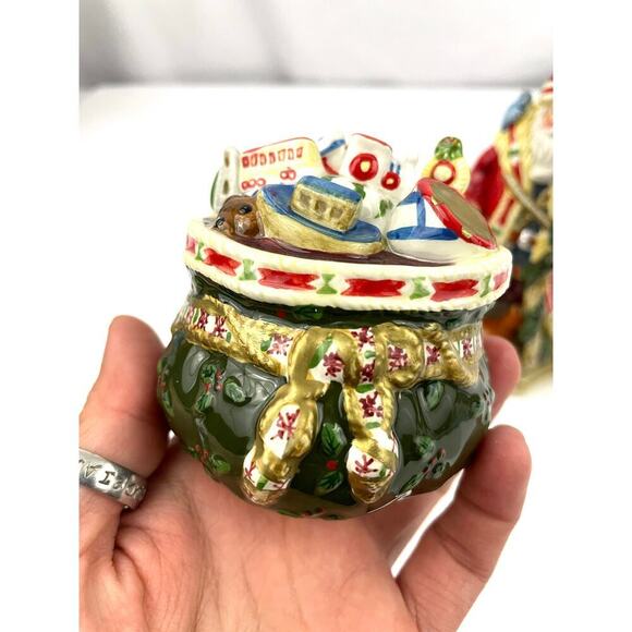 Studio Nova Woodland Holly Santa Claus Sack Salt & Pepper Set - Picture 15 of 15